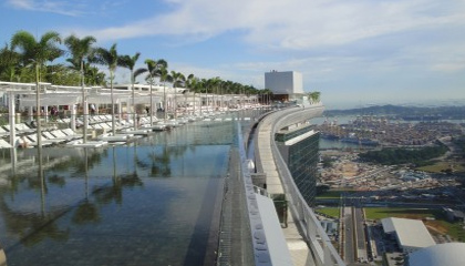 Marina Bay Sands Skypark Pool - stainless steel infinity pool