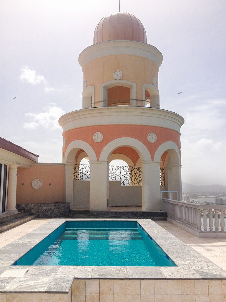 Reniassance at Shorelands rooftop pool