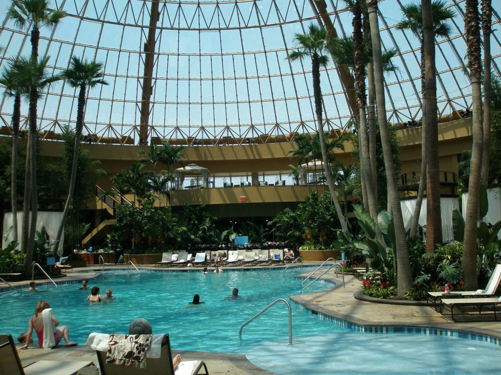 Harrah's Resort swimming pool